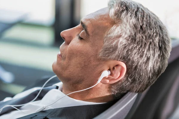 Portrait Mature Businessman Listening Music His Smartphone While Sleeping Waiting — Stock Photo, Image