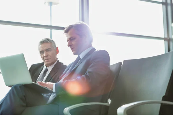 Mature Businessmen Using Laptop Airport — Stock Photo, Image