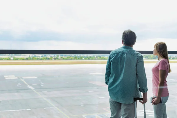 Rear View Mature Man Looking Window His Daughter Airport — Stock Photo, Image