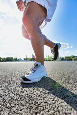 Maratonda koşan adam