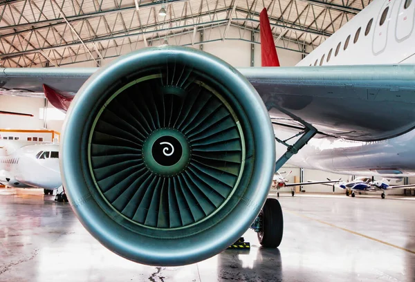 Close Airplane Engine Airport — Stock Photo, Image