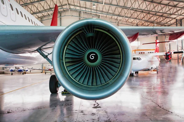Close Airplane Engine Airport — Stock Photo, Image