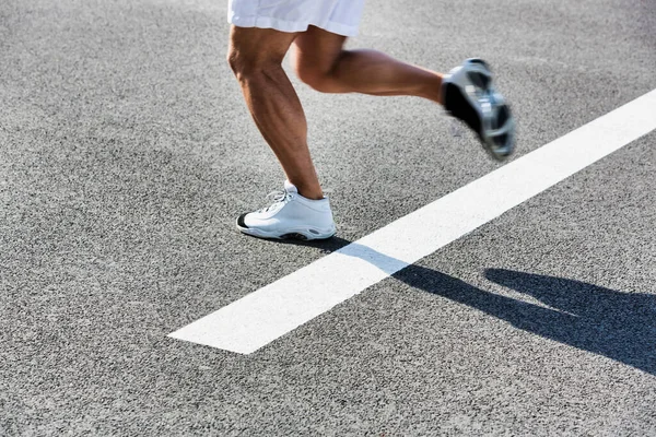 Hombre Corriendo Línea Salida Blanca —  Fotos de Stock
