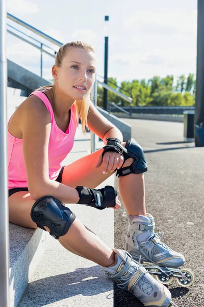 Portrait Young Attractive Woman Sitting While Wearing Safety Gear Rollerblades — Stock Photo, Image