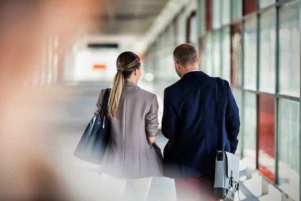 Rear View Businessman Businesswoman Walking Talking — Stock Photo, Image