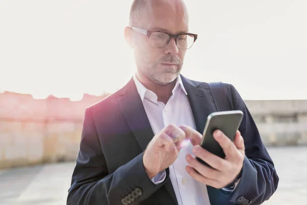 Portrait Businessman Using Smartphone While Leaning Wall — Stock Photo, Image
