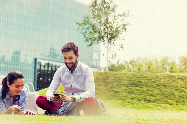 Business People Using Smartphone While Sitting Grass — Stock Photo, Image