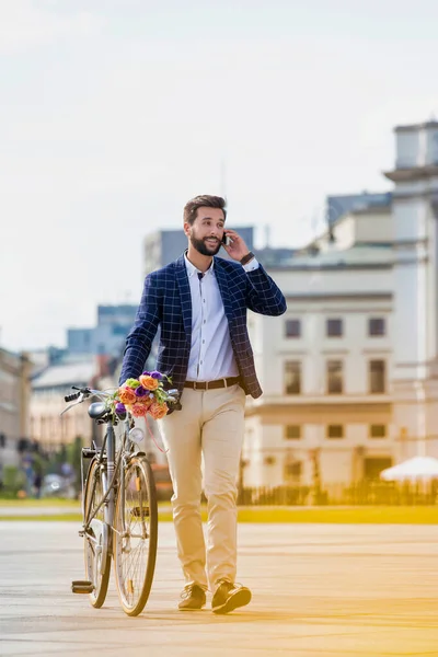 Portrait Young Attractive Businessman Holding Bouquet Flowers While Talking Smartphone — Stock Photo, Image