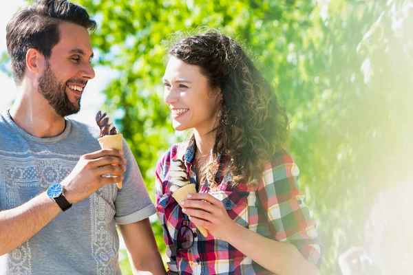 Portrait Young Attractive Couple Walking While Eating Ice Cream Lens — Stock Photo, Image