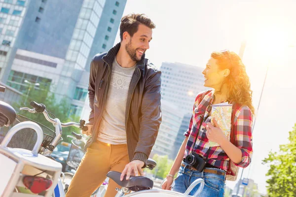 Portrait Young Attractive Couple Walking Middle City Lens Flare Background — Stock Photo, Image