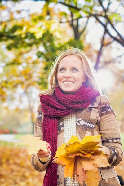 Portrait Beautiful Woman Holding Maple Leaves Park — Stock Photo, Image