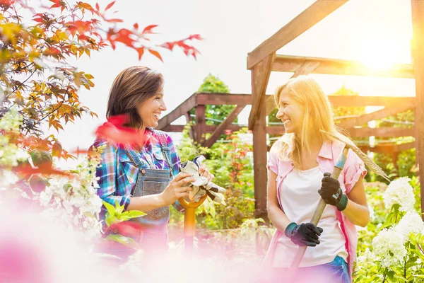 Portrait Mature Female Gardeners Standing While Talking — Stock Photo, Image