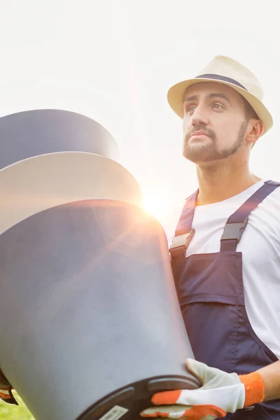 Porträt Eines Reifen Gärtners Der Töpfe Geschäft Trägt — Stockfoto