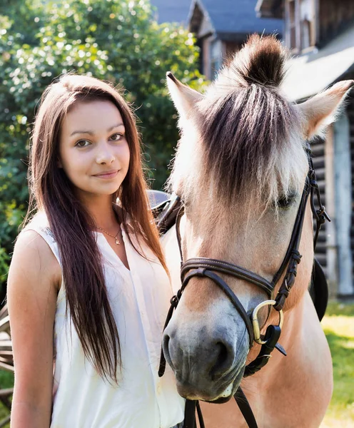 Porträt Eines Jungen Teenagers Der Mit Pferd Auf Einer Ranch — Stockfoto