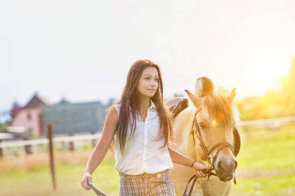 Portrait Young Teenager Standing Horse Ranch — Stock Photo, Image