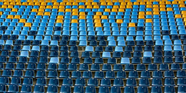 Stadyum koltuklarının fotoğrafı.