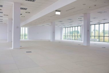 Yeni boş ofisin içi 
