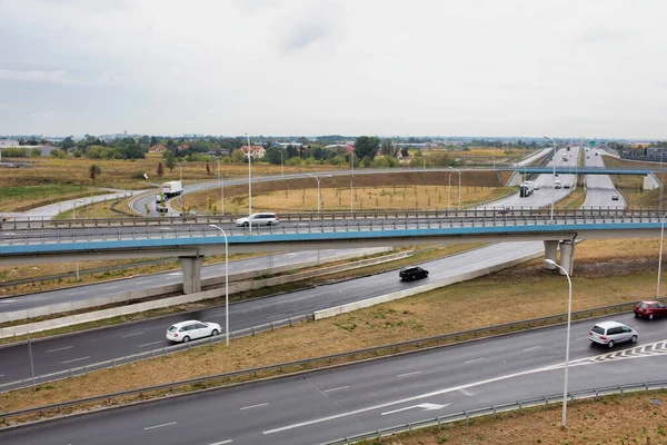 秋の天候時の道路や車は — ストック写真