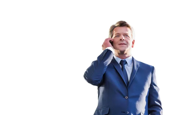 Wycięcie Dojrzałego Atrakcyjnego Biznesmena Rozmawiającego Smartfonie — Zdjęcie stockowe