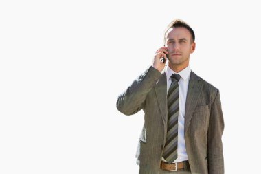 İş adamının akıllı telefondan konuşması.