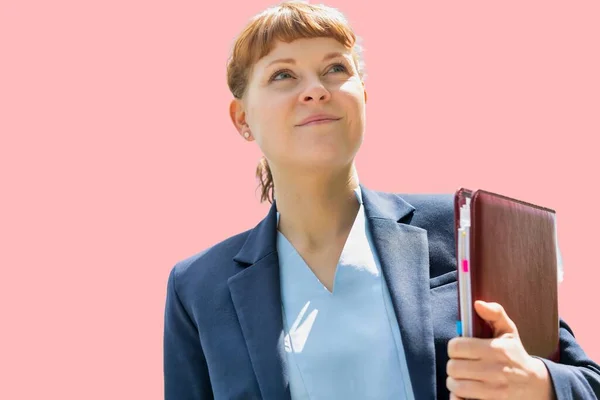 Portrait Young Beautiful Businesswoman Standing While Holding Documents Pink Background — Stock Photo, Image
