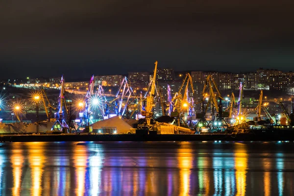 Nuit Mourmansk Lumières Ville Réfléchies Dans Baie Les Navires Debout — Photo
