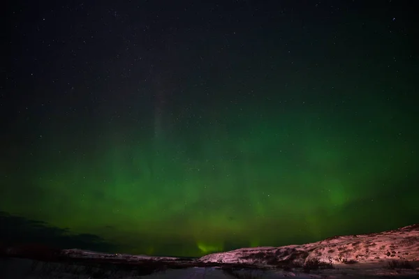 Wzgórza Czyste Gwiaździste Niebo Kolorowe Zorza Polarna Niesamowite Zjawisko Naturalne — Zdjęcie stockowe