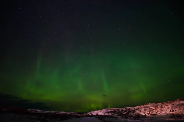 Wzgórza Czyste Gwiaździste Niebo Kolorowe Zorza Polarna Niesamowite Zjawisko Naturalne — Zdjęcie stockowe