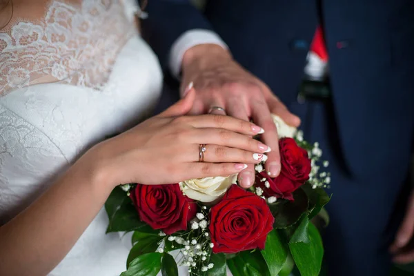 Lief Paar Bedrijf Handen Kijken Naar Het Pad Wat Symbool — Stockfoto