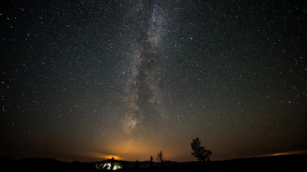 Zeitrahmen, lass die Milchstraße durch den Nachthimmel wandern — Stockvideo