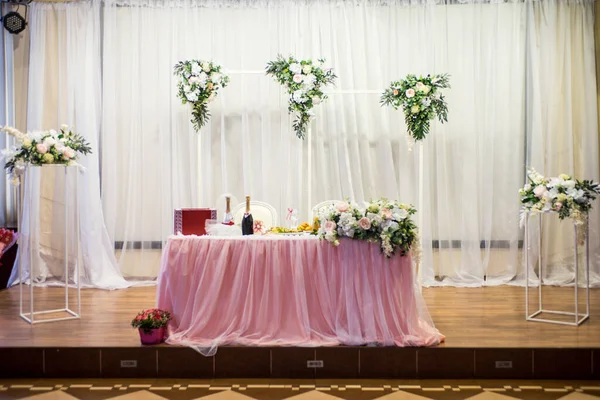 Esküvő Ünnepi Asztal Szemüveg Pezsgő Alkoholos Koktélok — Stock Fotó