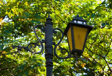 Sokak lambası kadar yakın kırık