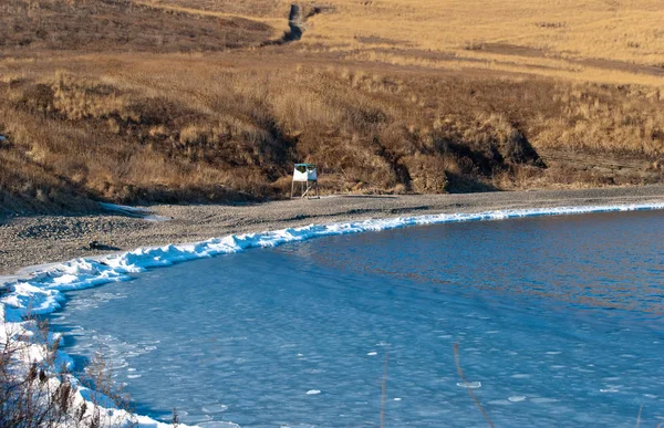 Bahar manzara, çakıl plajı