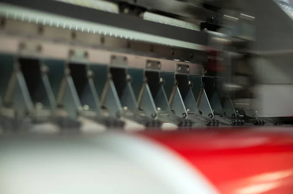 Geniş biçimli mürekkep püskürtmeli yazıcı yazdırma vinil film, closeu sırasında