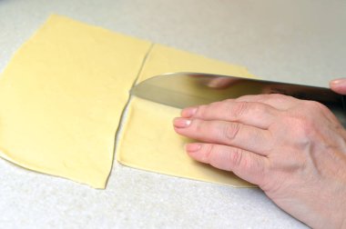 Ev yapımı lezzetli manta vatozları yapmak. Yakın çekim..