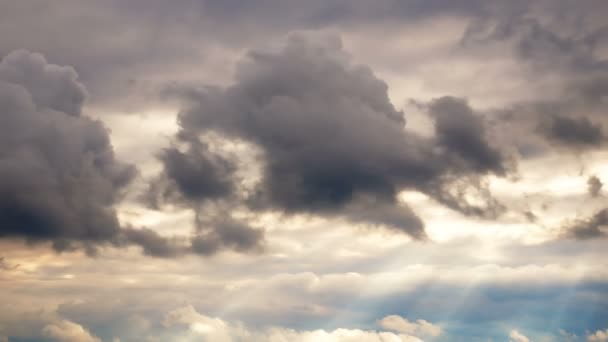 Ciemne chmury przed burza z piorunami — Wideo stockowe