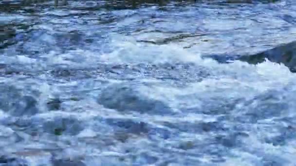Bela Água Rio Que Flui Através Pedras Rochas Amanhecer — Vídeo de Stock