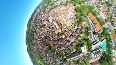 Tauberbischofsheim Almanya 'nın yukarısından bir şehir