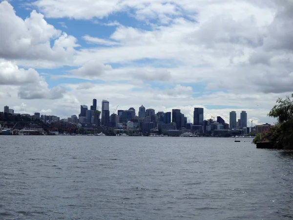 Birliği göl ve Seattle cityscape — Stok fotoğraf