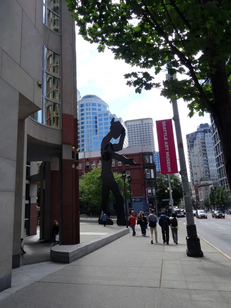 Seattle Art Museum Gebäude und Statue — Stockfoto