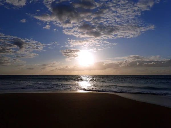 Puesta de sol en la playa de Pahohaku —  Fotos de Stock