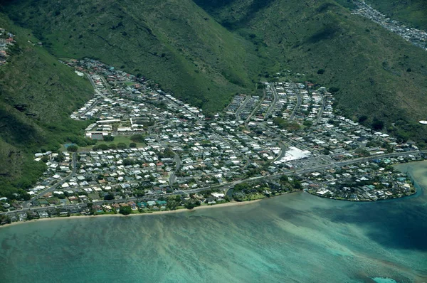 Antenne der Halbinsel Nui, des Nui-Tals, der Berge und des Pazifischen Ozeans — Stockfoto