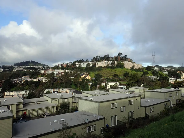 Bostäder kullarna i San Francisco Kalifornien — Stockfoto