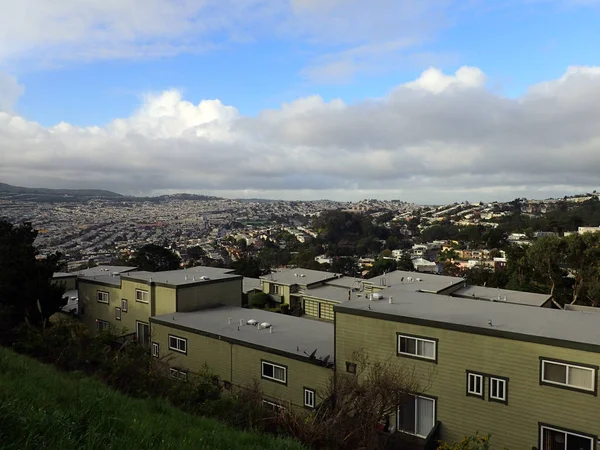 Bostäder kullarna i San Francisco Kalifornien — Stockfoto