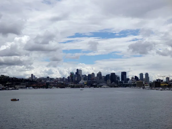 Unie jezero a Seattle panoráma — Stock fotografie