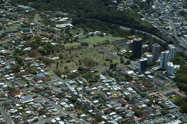 Aerial Pali Highway Winding Valley Neighborhood Homes Condos Graveyards Oahu — Stock Photo, Image