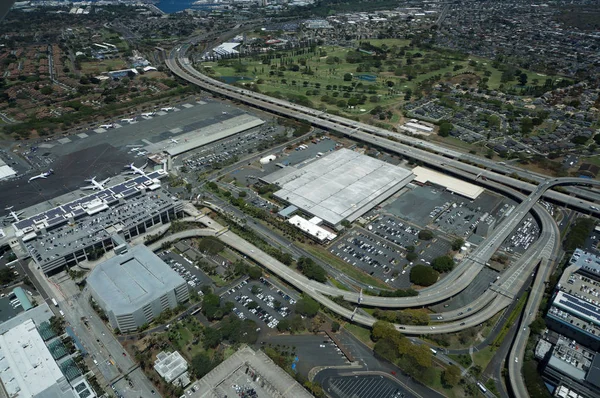 Honolulu Nisan Havadan Görünümü Uçakları Helikopterler Golf Sahası Otoparklar Havaalanı — Stok fotoğraf