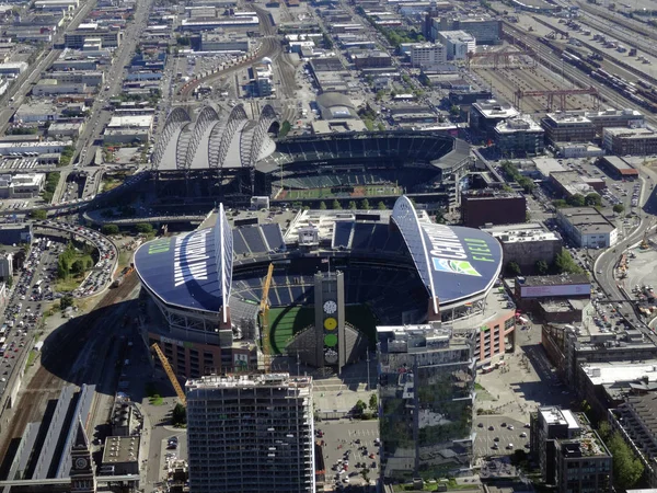 Letecký pohled na tribunách Centurylink Field a Safeco field — Stock fotografie