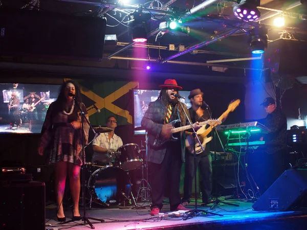 Guidance Band Jams en el escenario de BODA Café — Foto de Stock