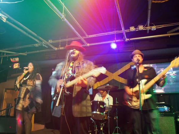 Guidance Band Jams на сцене в кафе BODA — стоковое фото
